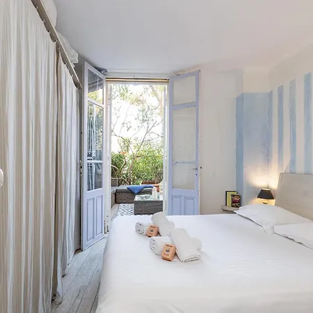 Atypical Old Town In Large Terrace Apartment Cannes
